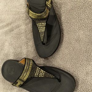 Size 9 barely worn FitFlop thong sandals